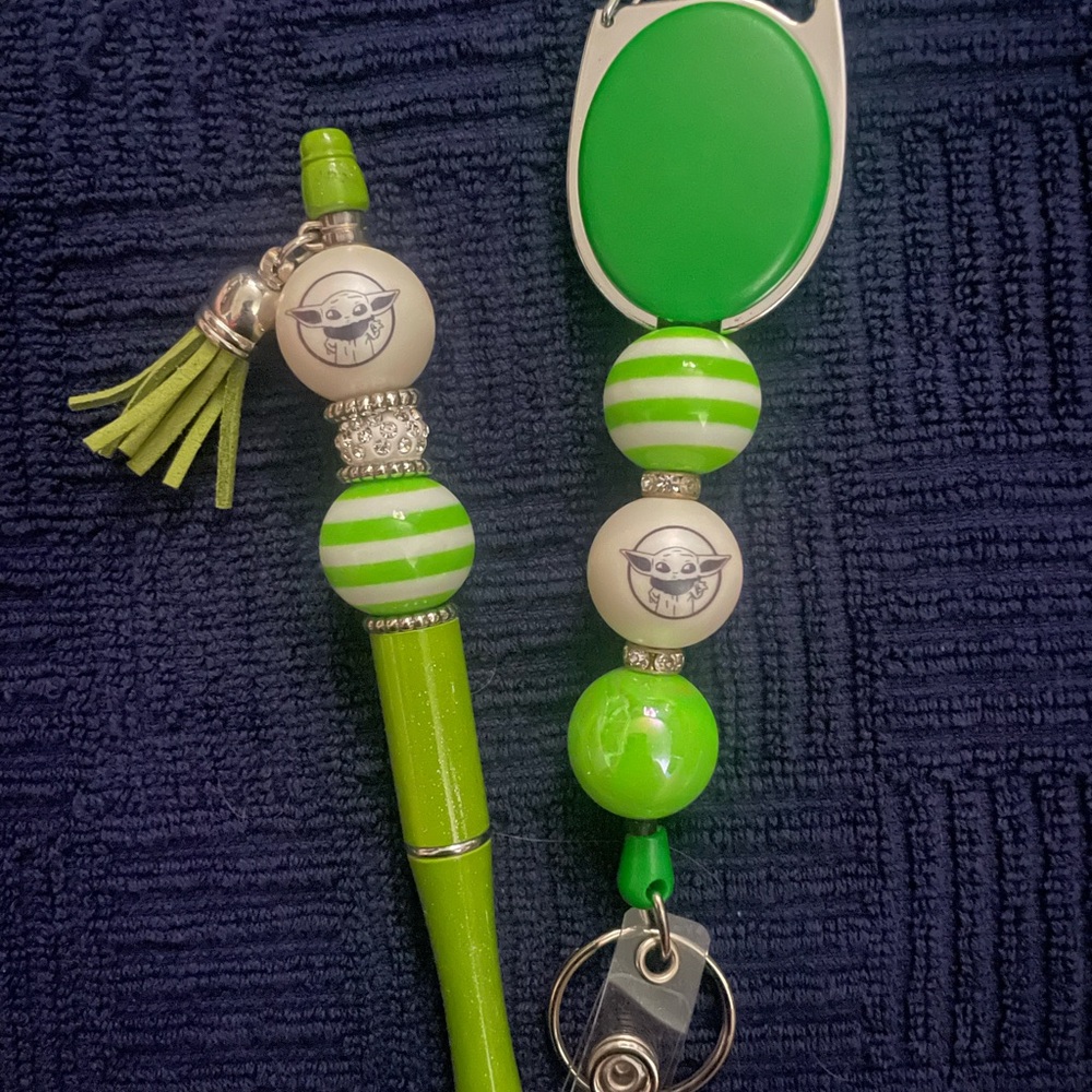 Green Baby Yoda Beaded Pen and Badge Reel Set